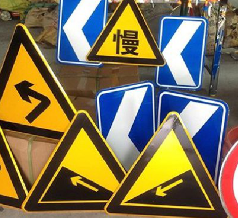 铜陵标识标牌中颜色的确定是很重要的。